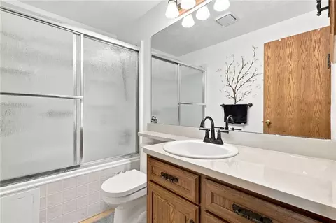 Bath - 634 Mentor Ave, Dayton, OH 45404 photo 3 of 5