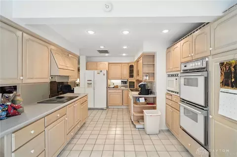 Kitchen - 941 Donson Dr, Kettering, OH 45429 photo 2 of 5