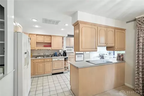 Kitchen - 941 Donson Dr, Kettering, OH 45429 photo 1 of 5