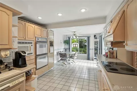 Kitchen - 941 Donson Dr, Kettering, OH 45429 photo 3 of 5