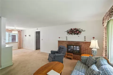 Living - 941 Donson Dr, Kettering, OH 45429 photo 4 of 7