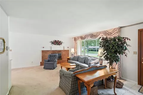Living - 941 Donson Dr, Kettering, OH 45429 photo 1 of 7