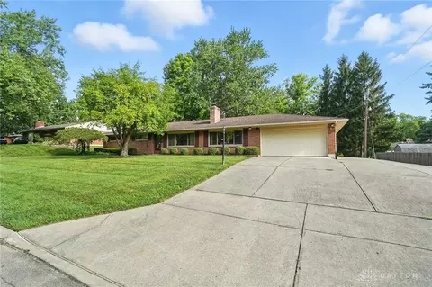 Exterior - 941 Donson Dr, Kettering, OH 45429 photo 2 of 13