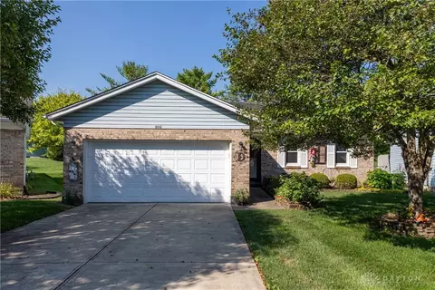 806 Spring Lake Cir, Enon, OH 45323