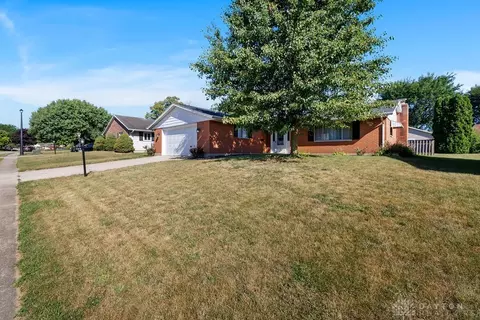 1708 Dubois Dr, Piqua, OH 45356