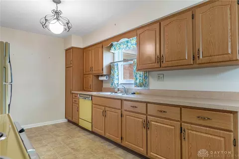 849 Danan Cir, Kettering, OH 45429 photo 9