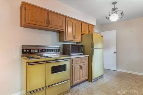 849 Danan Cir, Kettering, OH 45429 photo 10