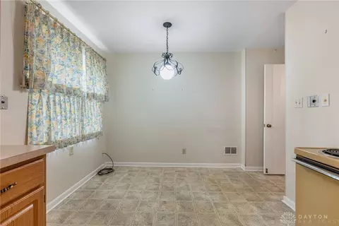 849 Danan Cir, Kettering, OH 45429 photo 12