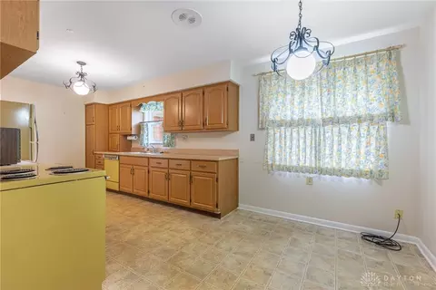 849 Danan Cir, Kettering, OH 45429 photo 13