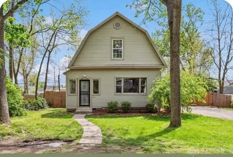 316 Park End Dr, Dayton, OH 45415