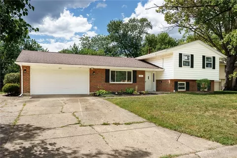 6411 Blossom Park Dr, Dayton, OH 45449