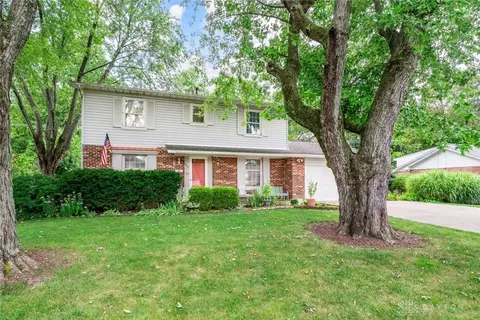 5642 Hunters Ridge Rd, Dayton, OH 45431