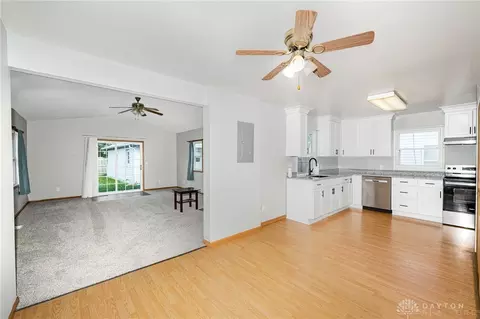 Living - 910 Allen Dr, Springfield, OH 45505 photo 1 of 9
