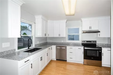 Kitchen - 910 Allen Dr, Springfield, OH 45505 photo 1 of 3