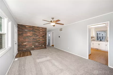 Living - 910 Allen Dr, Springfield, OH 45505 photo 8 of 9