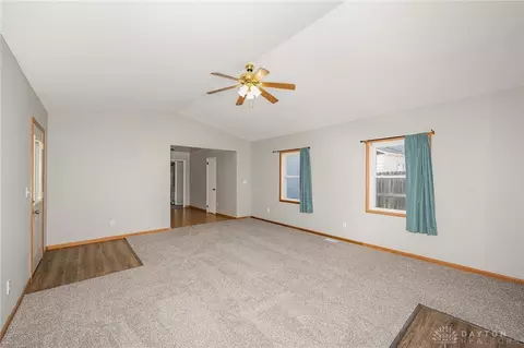 Living - 910 Allen Dr, Springfield, OH 45505 photo 3 of 9