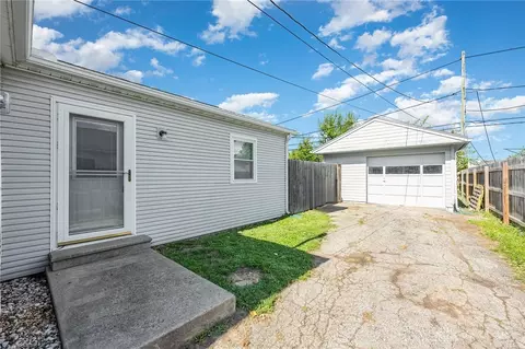 Exterior - 910 Allen Dr, Springfield, OH 45505 photo 3 of 9