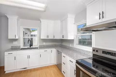 Kitchen - 910 Allen Dr, Springfield, OH 45505 photo 2 of 3