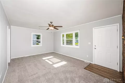 Living - 910 Allen Dr, Springfield, OH 45505 photo 7 of 9