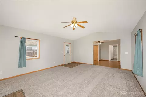 Living - 910 Allen Dr, Springfield, OH 45505 photo 4 of 9