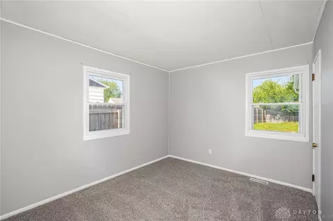 Bedroom - 910 Allen Dr, Springfield, OH 45505 photo 2 of 4