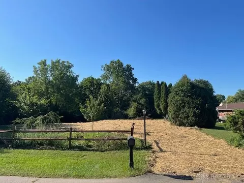 2873 Cove Cir, Beavercreek, OH 45431