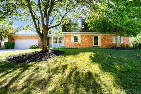 6906 Saint Laurent Cir, Dayton, OH 45459