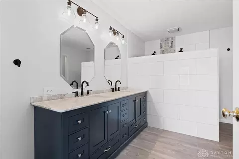 Bath - 482 Stanton Dr, Springboro, OH 45066 photo 3 of 4