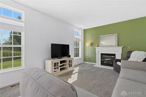 Living - 482 Stanton Dr, Springboro, OH 45066 photo 4 of 7