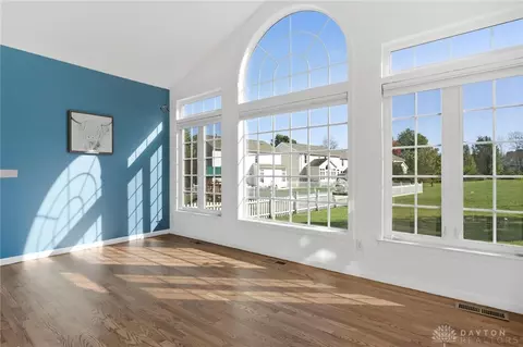 Living - 482 Stanton Dr, Springboro, OH 45066 photo 2 of 7