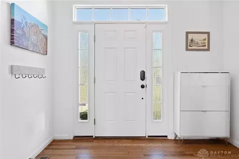 Entry Way - 482 Stanton Dr, Springboro, OH 45066 photo 2 of 7