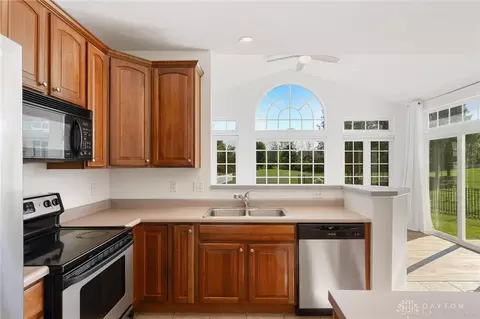 Kitchen - 482 Stanton Dr, Springboro, OH 45066 photo 4 of 4