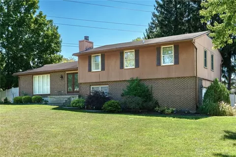 4220 Willow Creek Dr, Dayton, OH 45415
