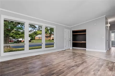 Living - 4341 Wallington Dr, Kettering, OH 45440 photo 2 of 3