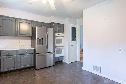 Kitchen - 776 Lovetta Dr, Kettering, OH 45429 photo 2 of 3