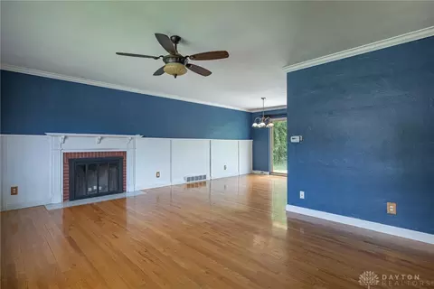 Living - 776 Lovetta Dr, Kettering, OH 45429 photo 2 of 3