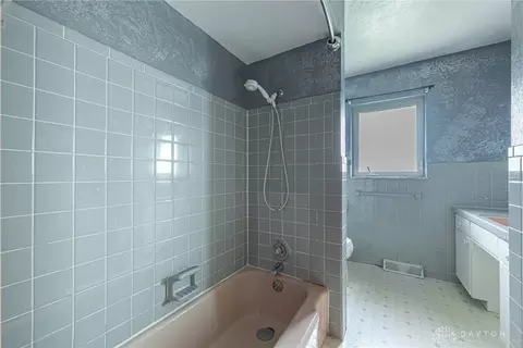 Bath - 776 Lovetta Dr, Kettering, OH 45429 photo 1 of 4