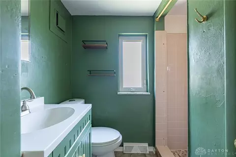 Bath - 776 Lovetta Dr, Kettering, OH 45429 photo 4 of 4