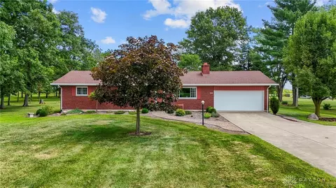 5248 Heckathorn Rd, Brookville, OH 45309