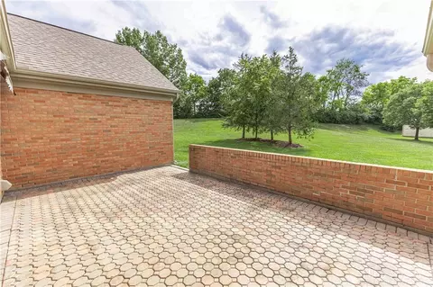 Exterior - 2664 Vienna Estates Dr, Centerville, OH 45459 photo 2 of 2