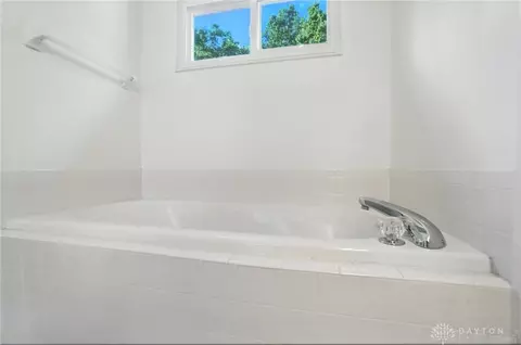 Bath - 352 Sentinel Oak Dr, Centerville, OH 45458 photo 6 of 10