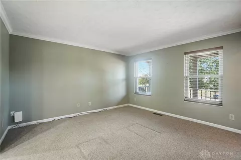 Living - 352 Sentinel Oak Dr, Centerville, OH 45458 photo 2 of 11