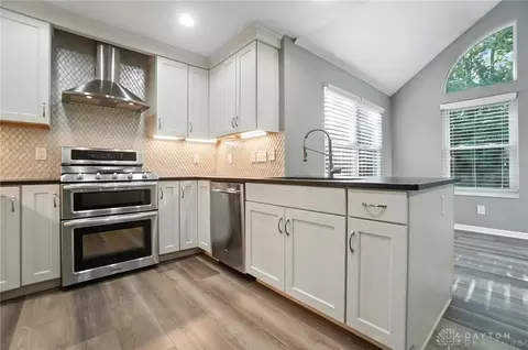 Kitchen - 352 Sentinel Oak Dr, Centerville, OH 45458 photo 4 of 10