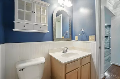 Bath - 352 Sentinel Oak Dr, Centerville, OH 45458 photo 2 of 10