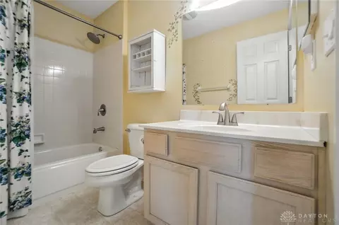 Bath - 352 Sentinel Oak Dr, Centerville, OH 45458 photo 9 of 10