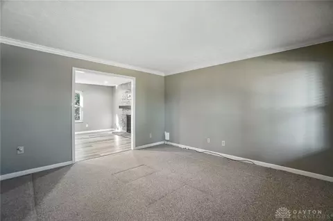 Living - 352 Sentinel Oak Dr, Centerville, OH 45458 photo 4 of 11