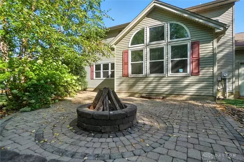 Exterior - 352 Sentinel Oak Dr, Centerville, OH 45458 photo 9 of 16