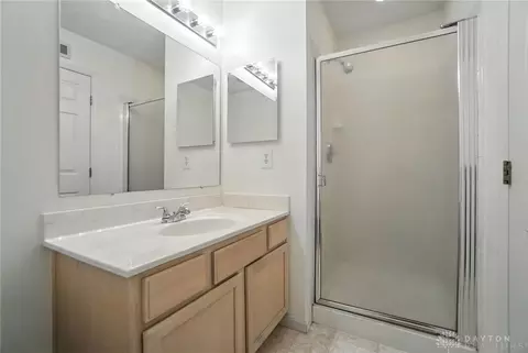 Bath - 352 Sentinel Oak Dr, Centerville, OH 45458 photo 8 of 10