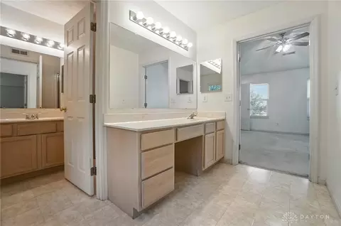 Bath - 352 Sentinel Oak Dr, Centerville, OH 45458 photo 3 of 10