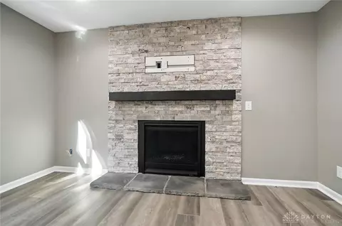 Living - 352 Sentinel Oak Dr, Centerville, OH 45458 photo 6 of 11